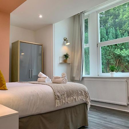 ליצ'פילד Stunning Rural Apartment - Sleeps 4 - Parking מראה חיצוני תמונה
