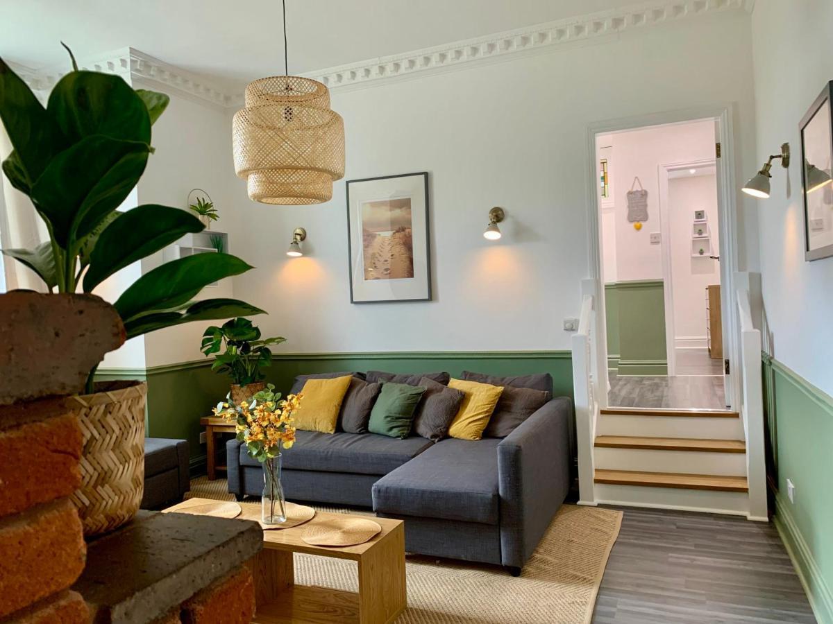 ליצ'פילד Stunning Rural Apartment - Sleeps 4 - Parking מראה חיצוני תמונה