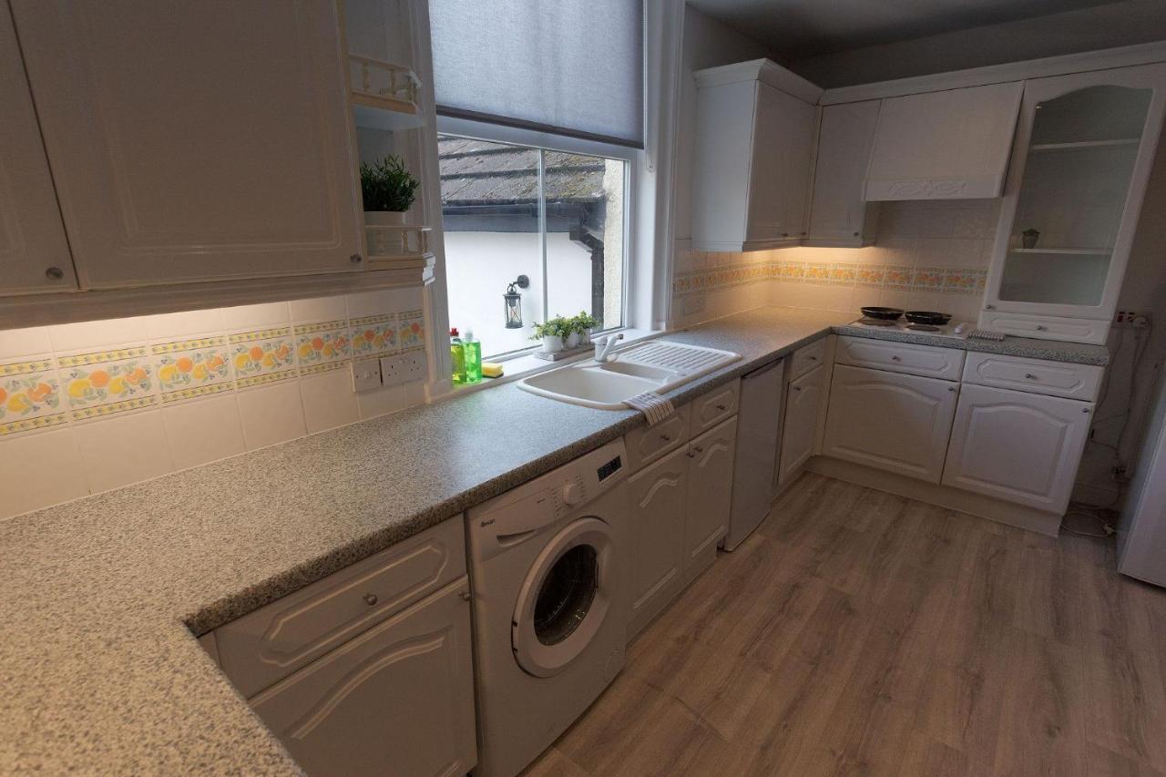 ליצ'פילד Stunning Rural Apartment - Sleeps 4 - Parking מראה חיצוני תמונה